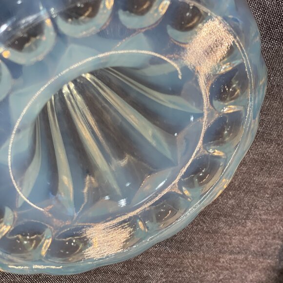 Vintage Opalescent Citrus Reamer — H.C. Fry “Pearl Glass,” c. 1920s - Picture 3 of 16